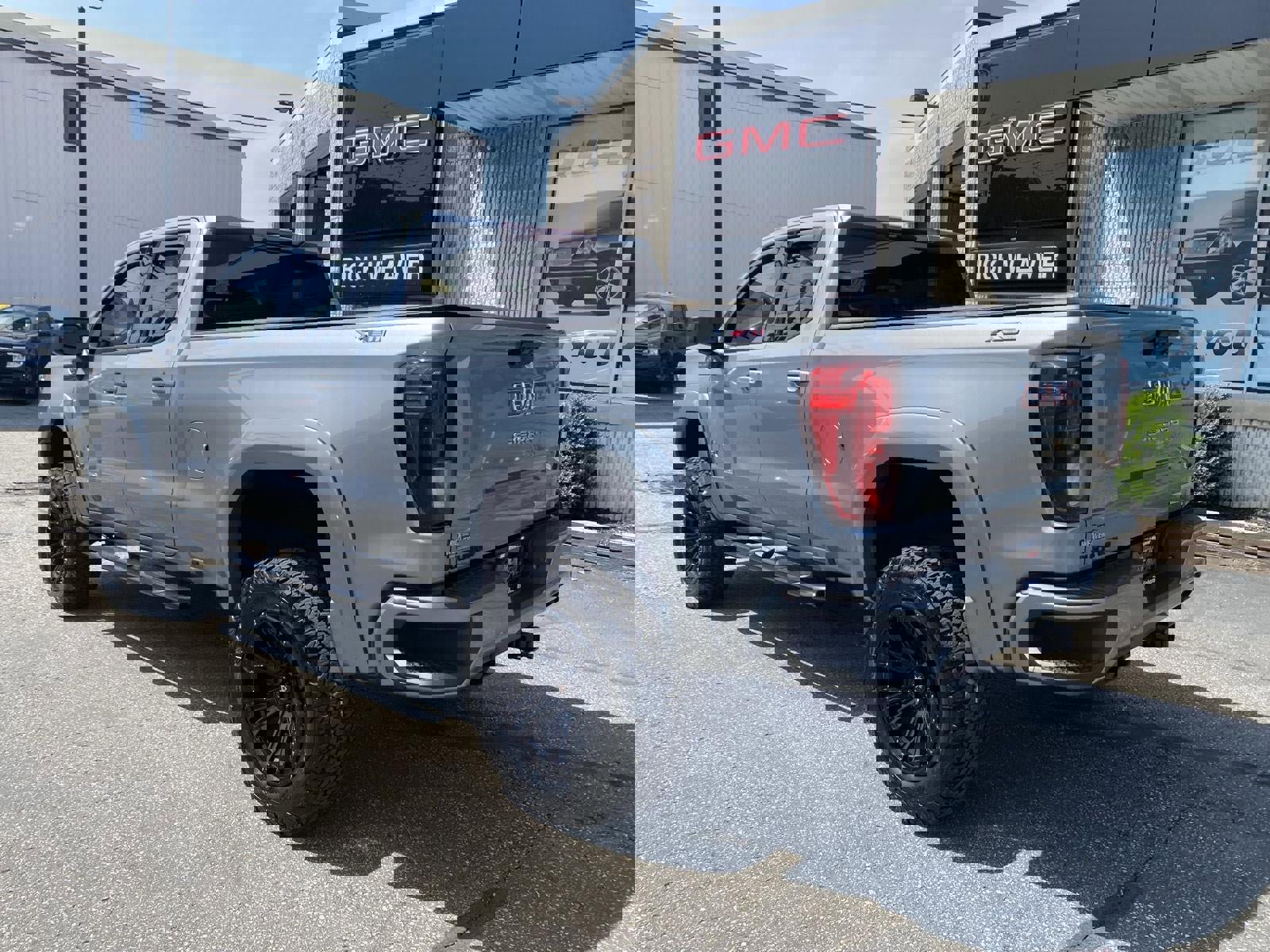 Used 2023 GMC Sierra 1500 Elevation AWD/4WD image 6