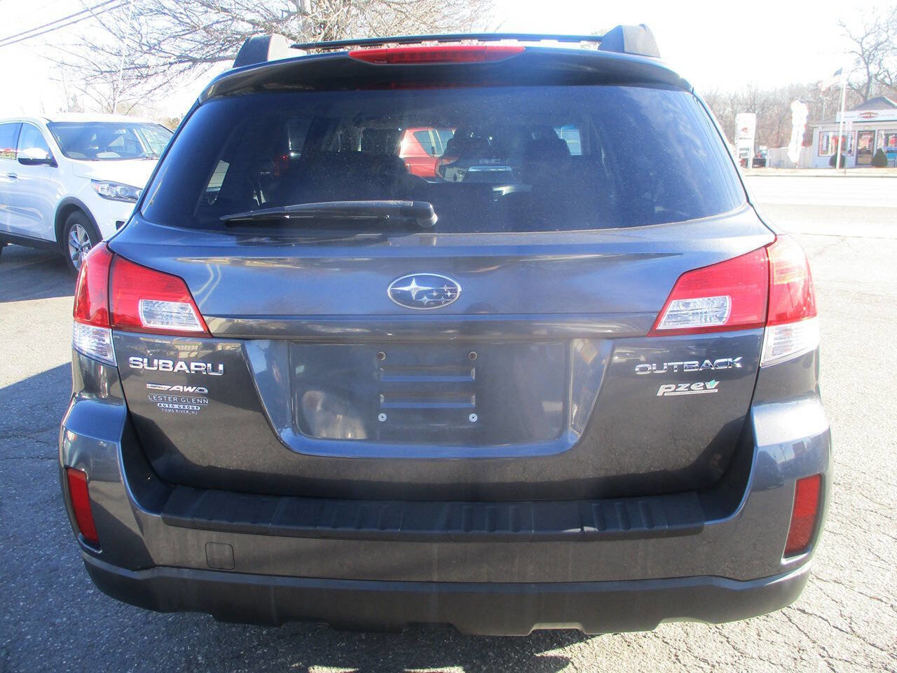 Used 2011 Subaru Outback 2.5i Premium AWD/4WD image 3