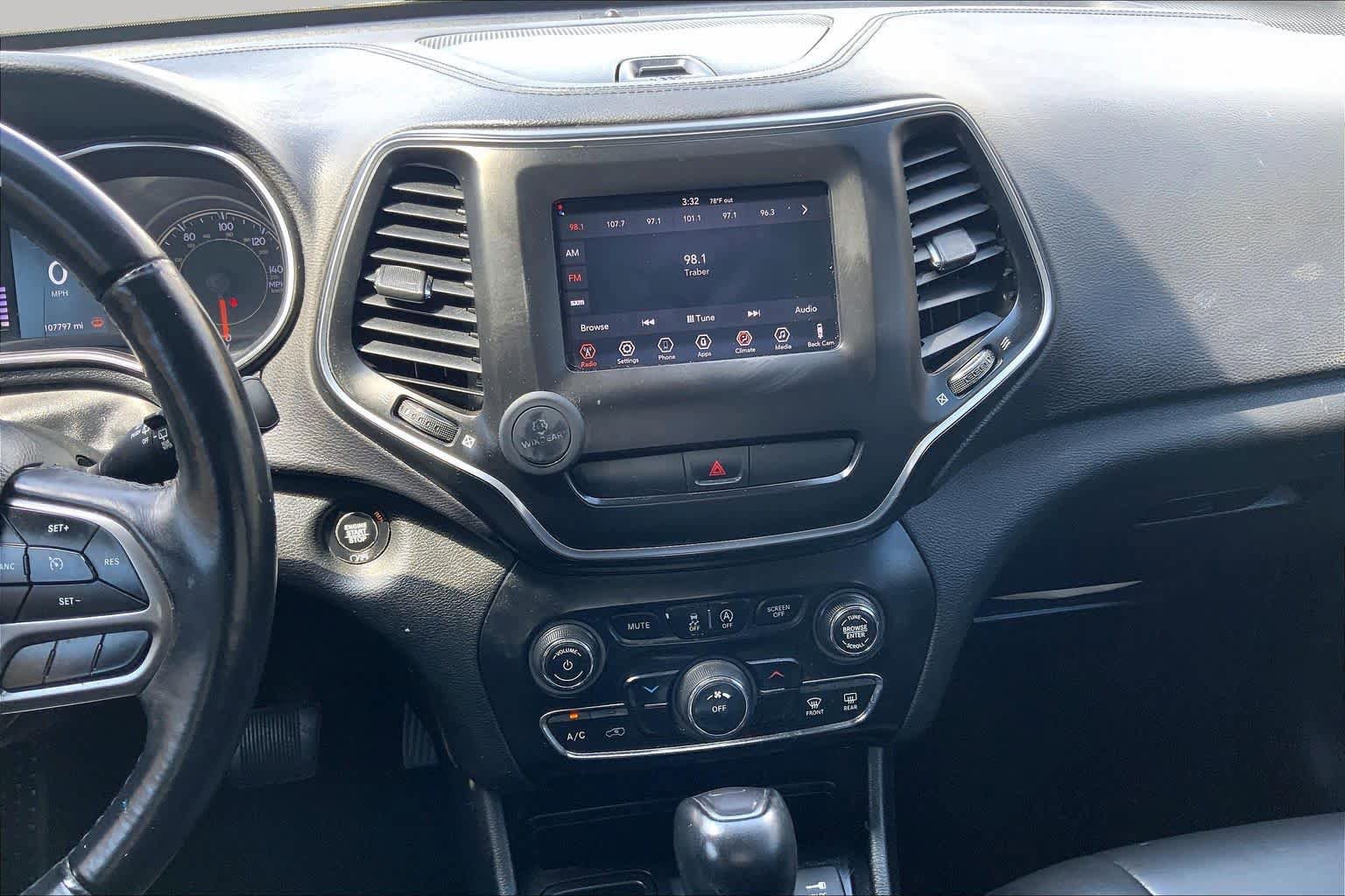 Used 2019 Jeep Cherokee Latitude Plus FWD image 7