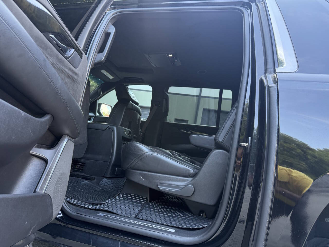 Used 2017 Cadillac Escalade ESV Platinum AWD/4WD image 27