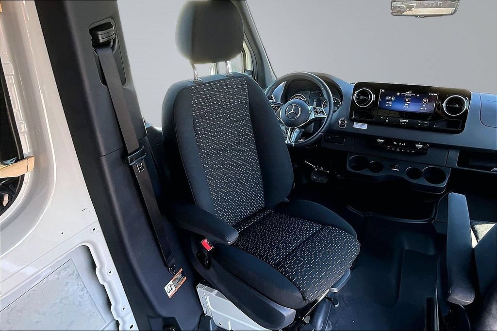 Used 2025 Mercedes-Benz Sprinter 2500 image 5