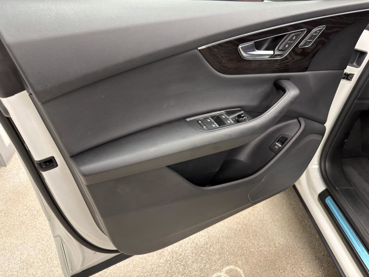 Used 2021 Audi Q8 Premium image 14