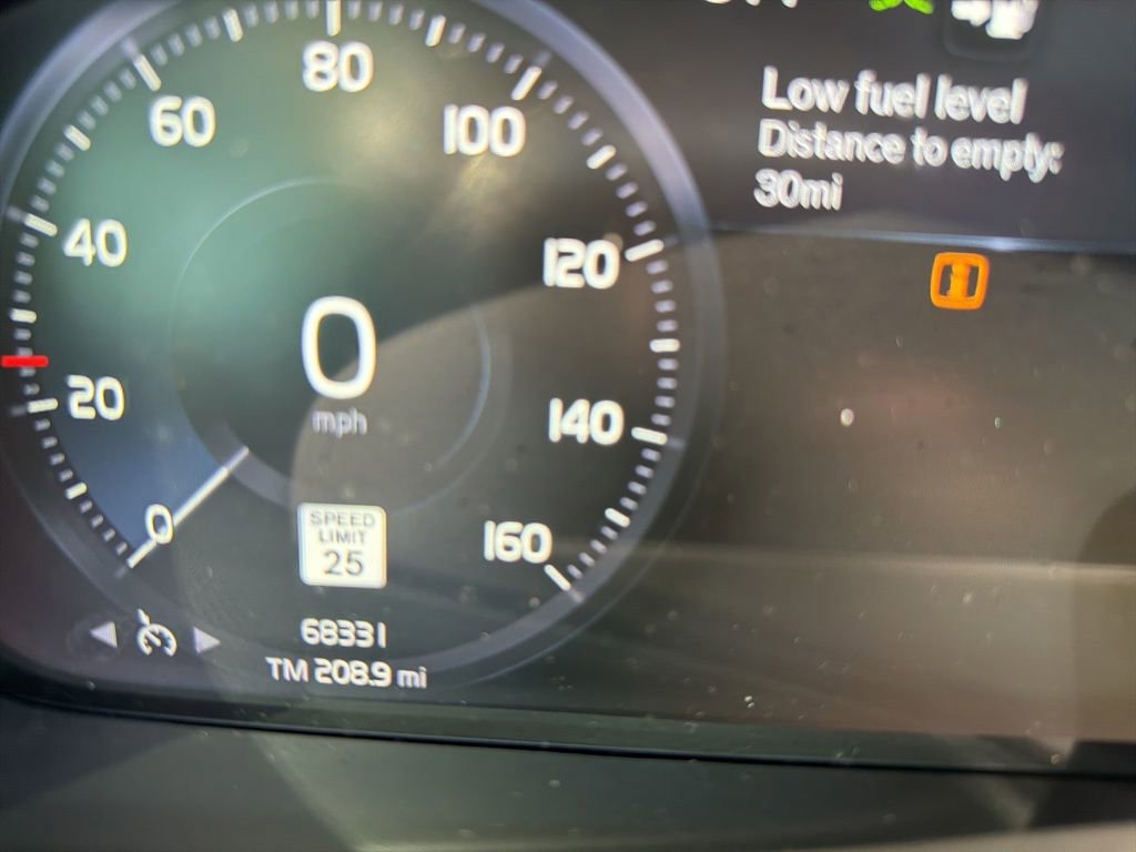 Used 2020 Volvo XC40 T5 R-Design w/ Protection Package AWD/4WD image 13