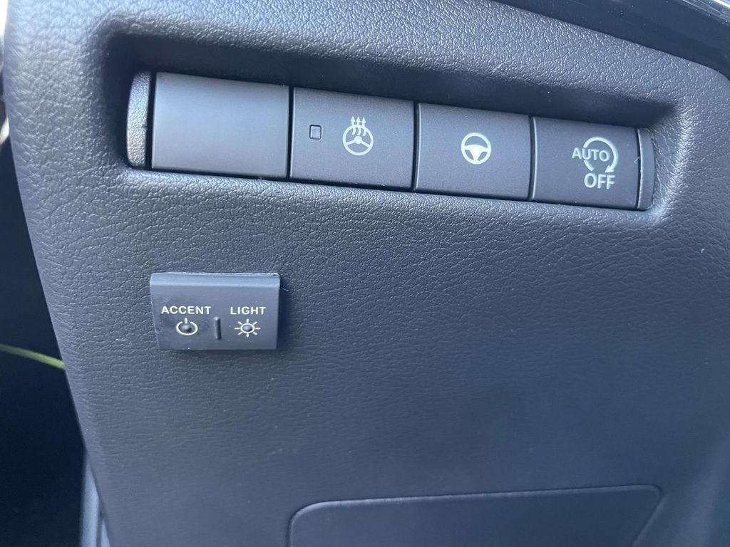 New 2026 Nissan Kicks SR w/ SR Premium Package FWD image 18