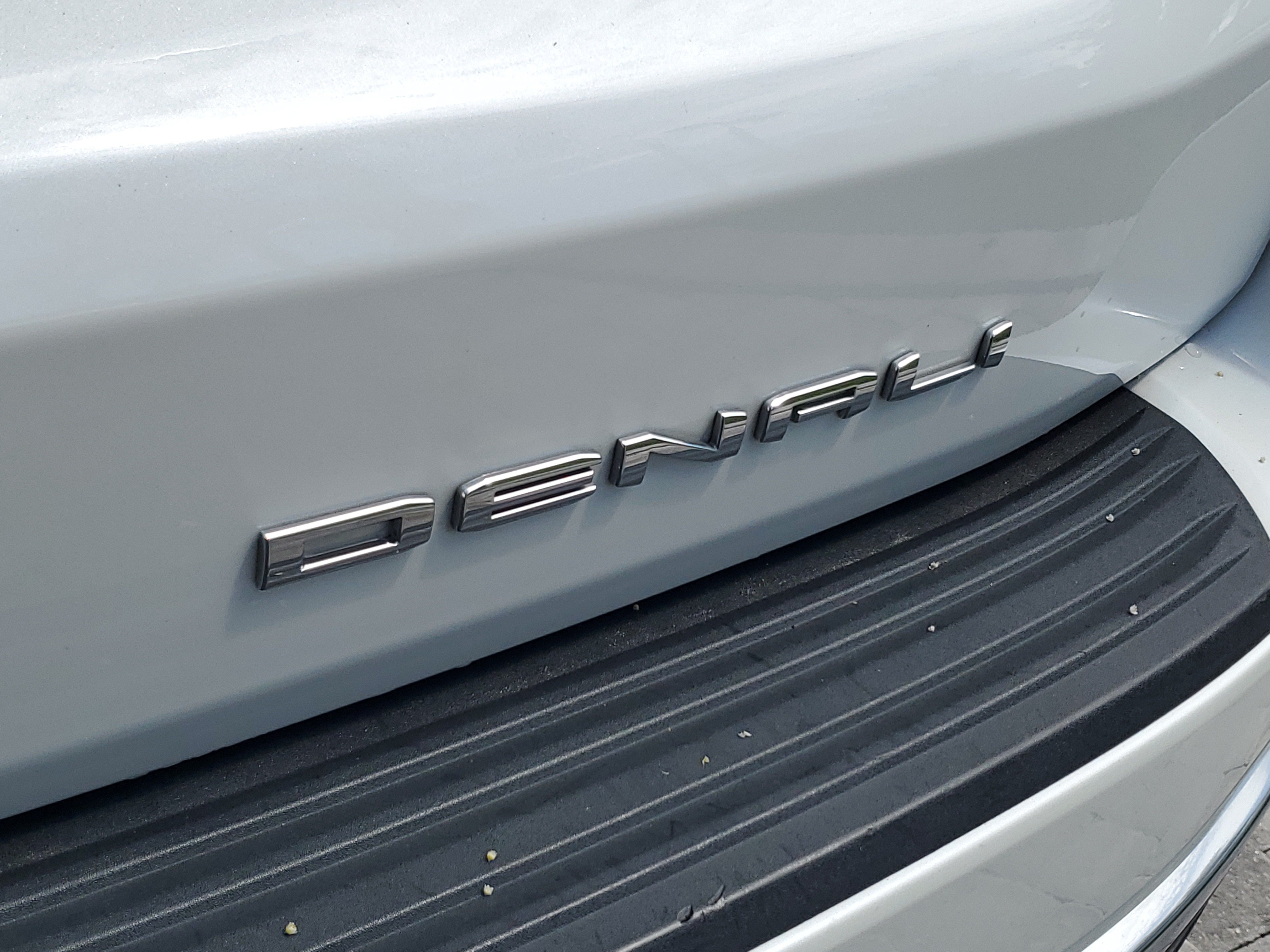 Used 2023 GMC Yukon XL Denali w/ Denali Reserve Package AWD/4WD image 9