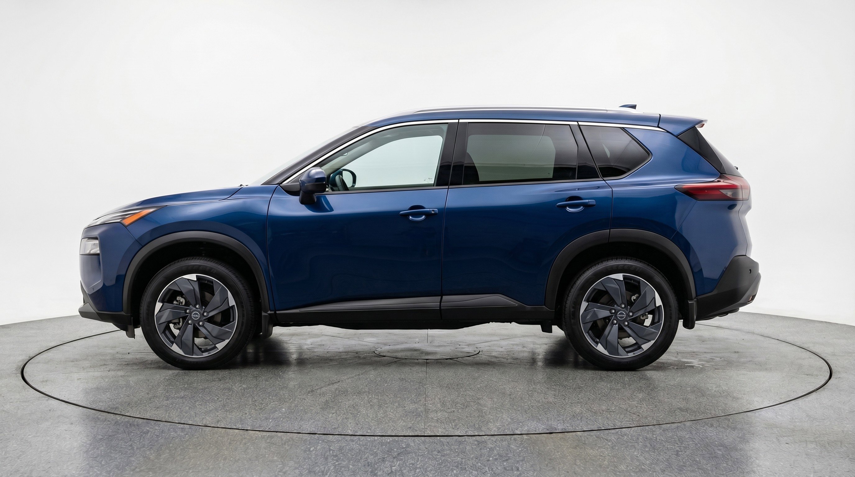 Used 2025 Nissan Rogue SV image 5