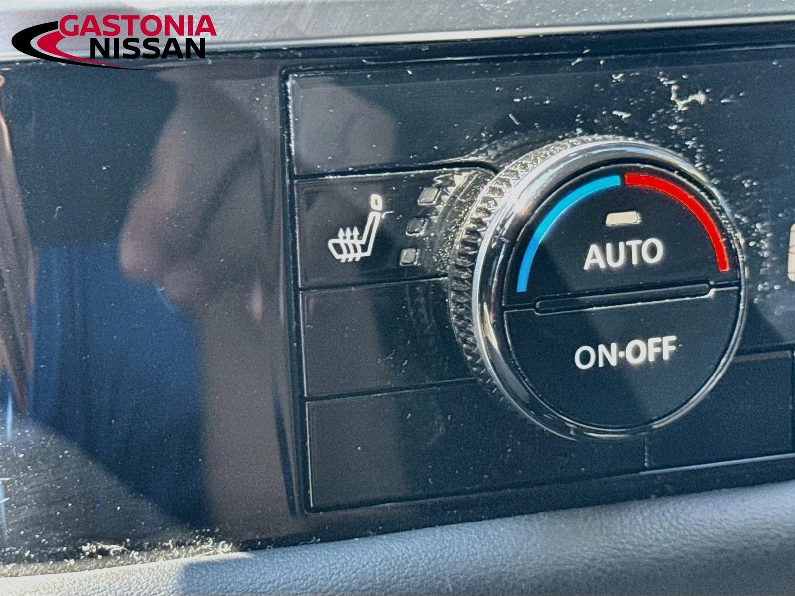 Used 2025 Nissan Pathfinder SL w/ Black Appearance Package FWD image 27