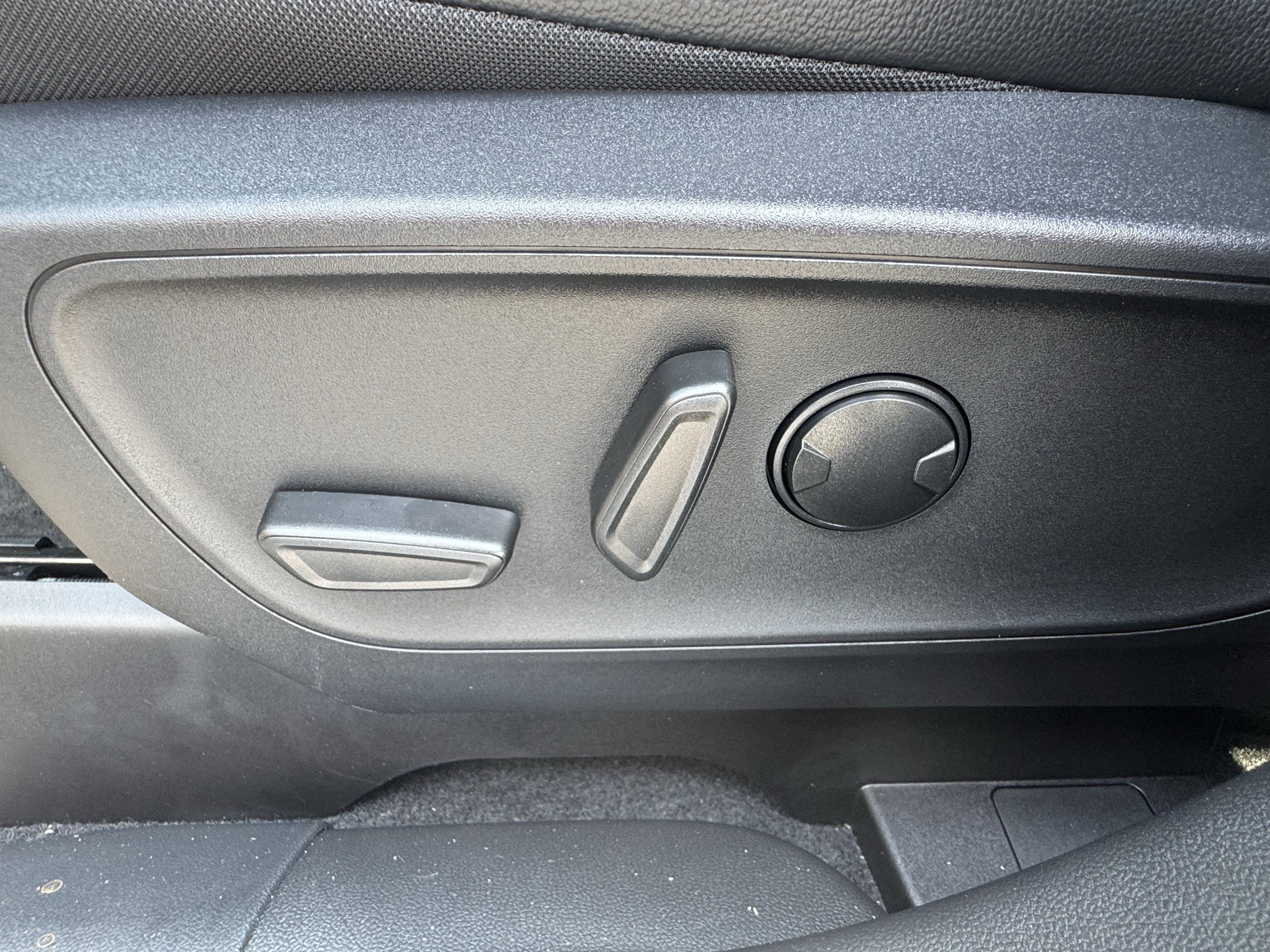 Used 2025 Ford Escape SE w/ PHEV Premium Package FWD image 15
