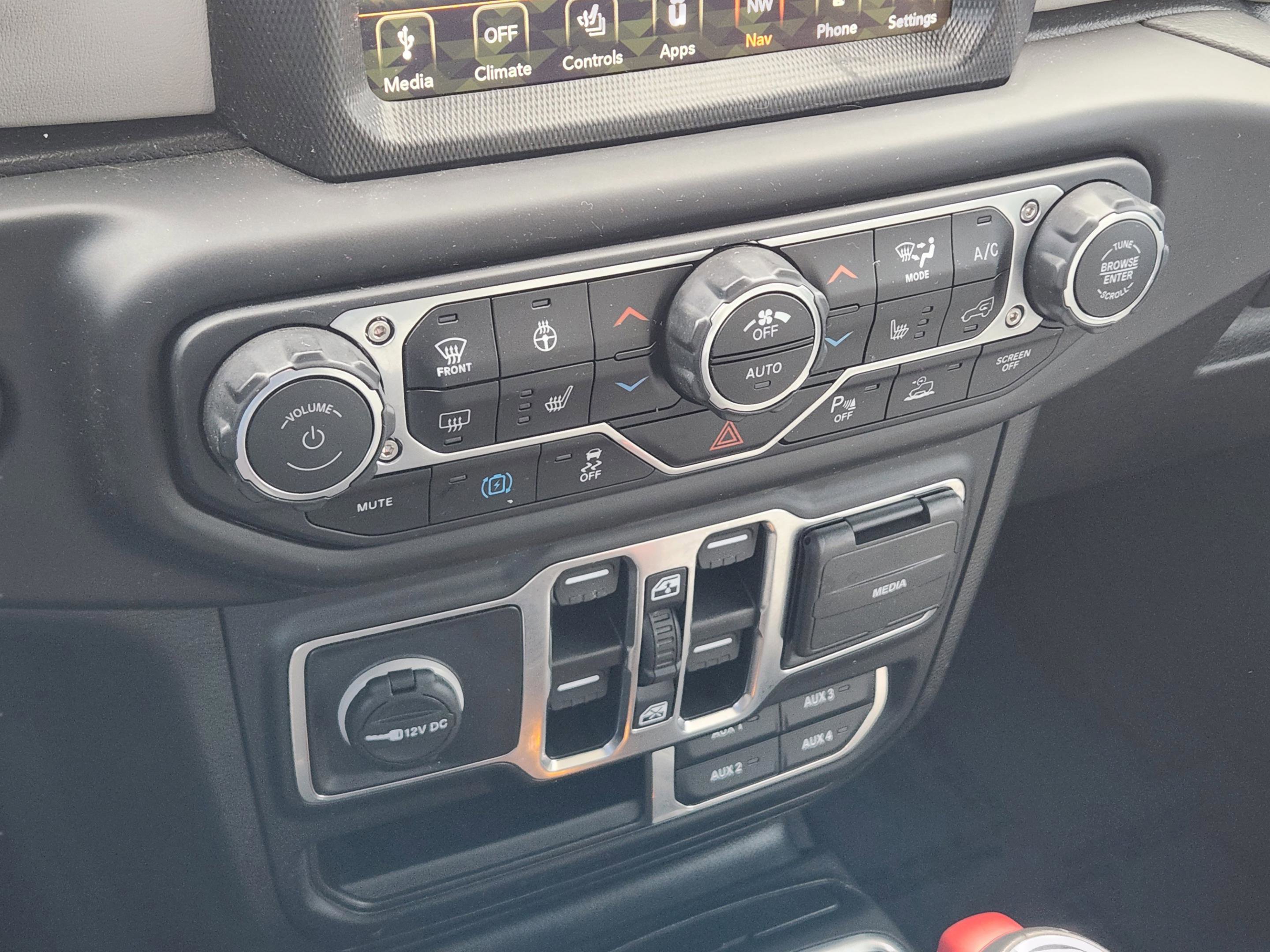 Used 2022 Jeep Wrangler Unlimited Sahara image 20