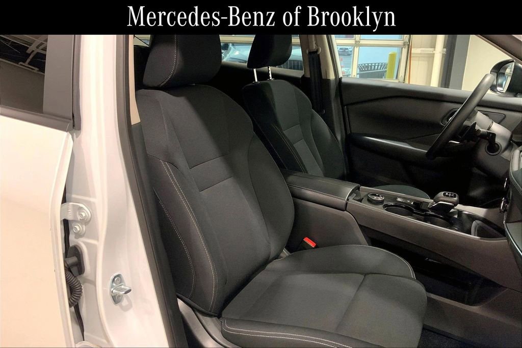 Used 2024 Nissan Rogue S image 8