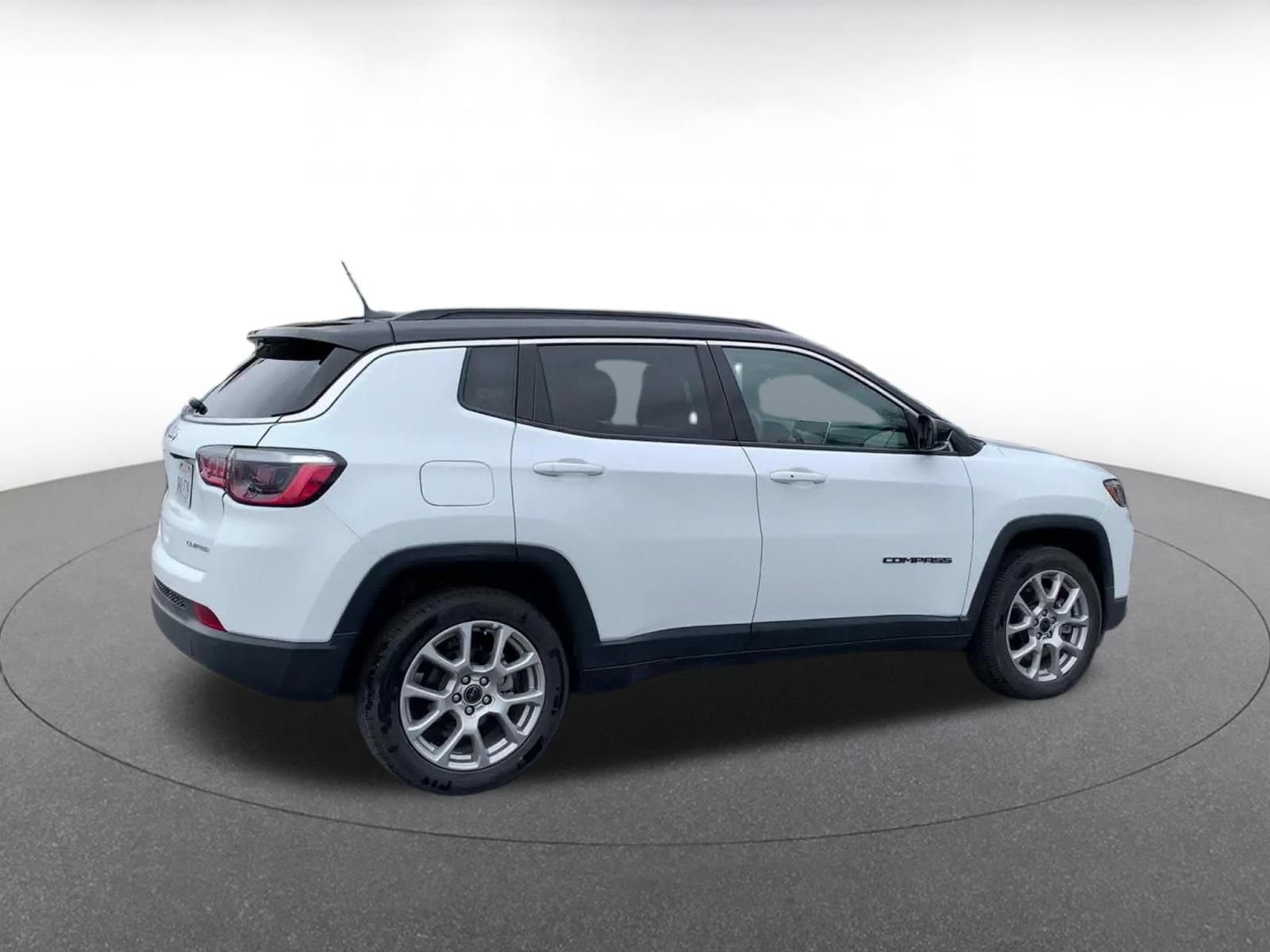 Used 2025 Jeep Compass Limited AWD/4WD image 15