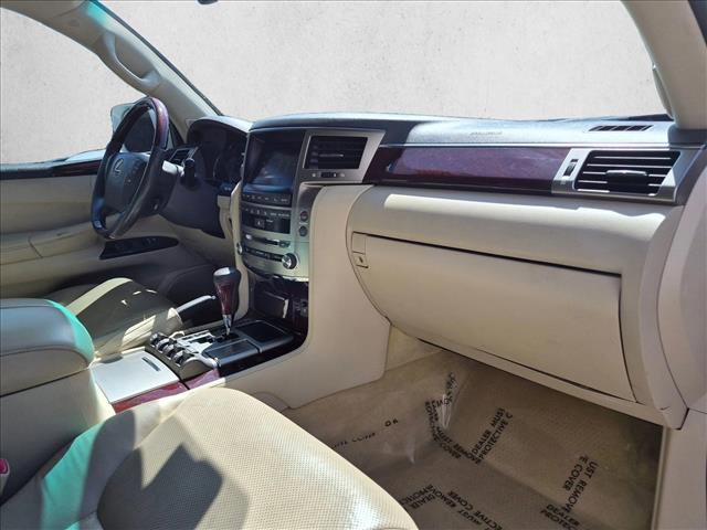 Used 2014 Lexus LX 570 4WD image 24