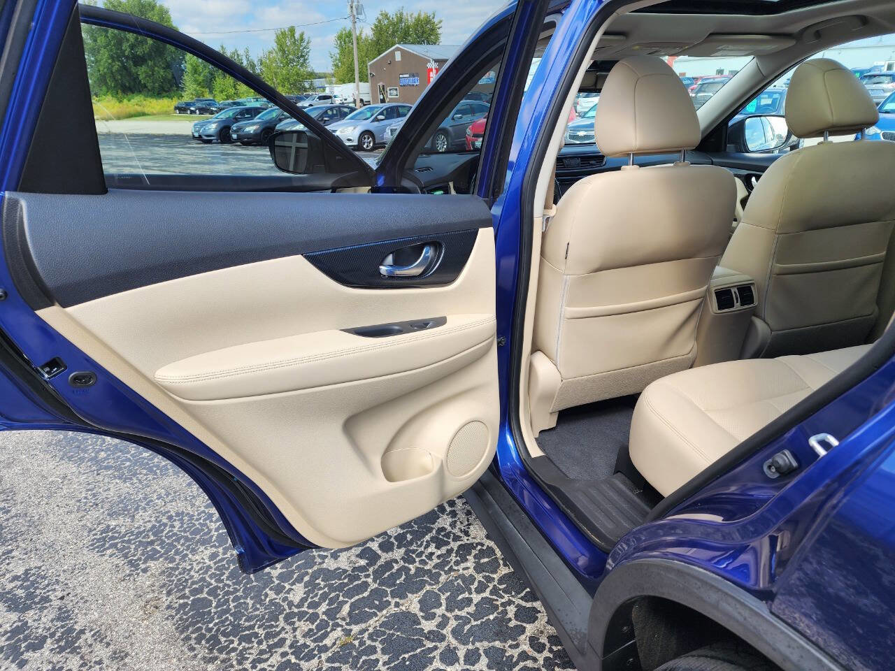 Used 2017 Nissan Rogue SL w/ SL Premium Package image 11