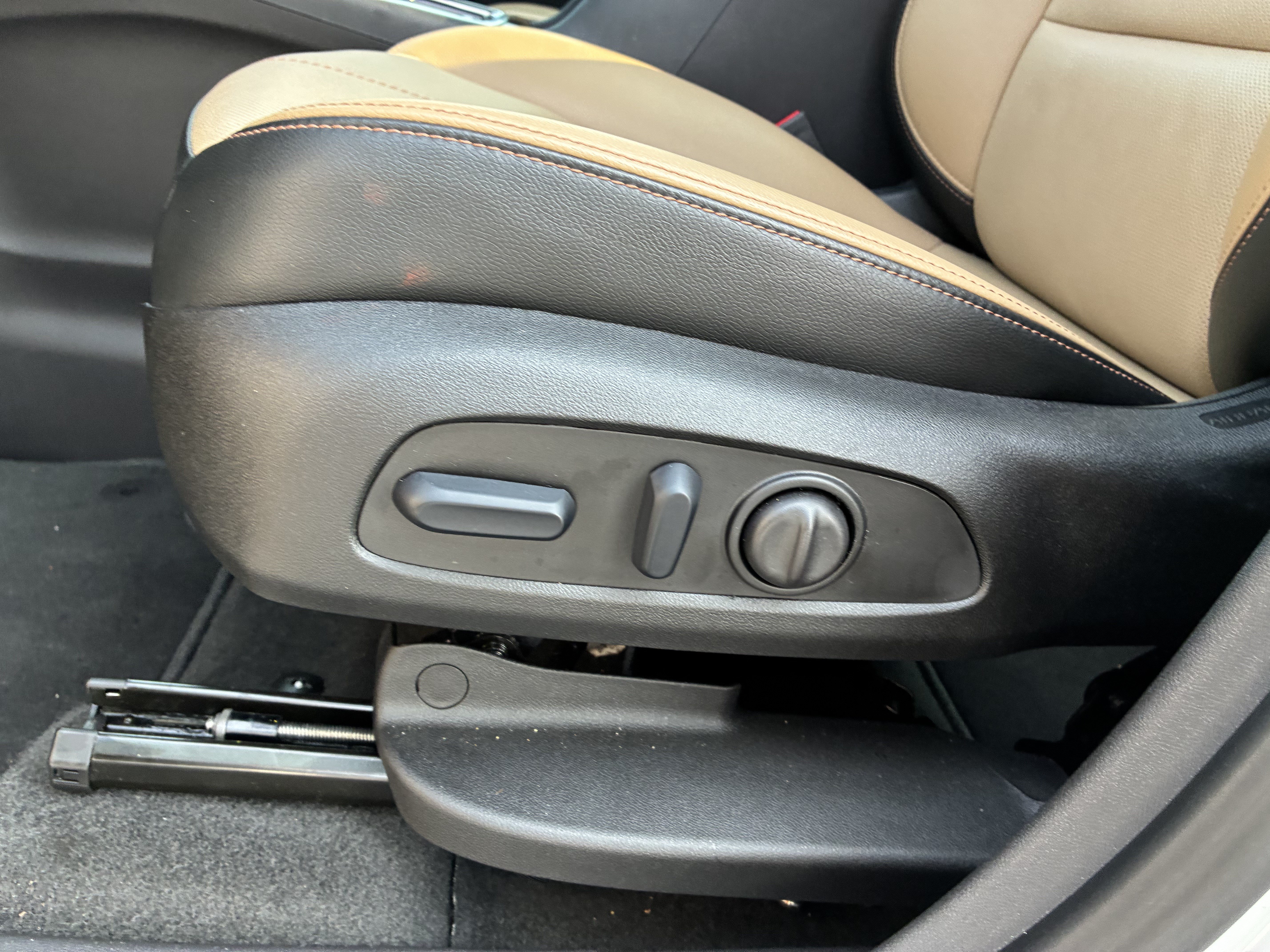 Used 2024 Chevrolet Equinox Premier FWD image 27