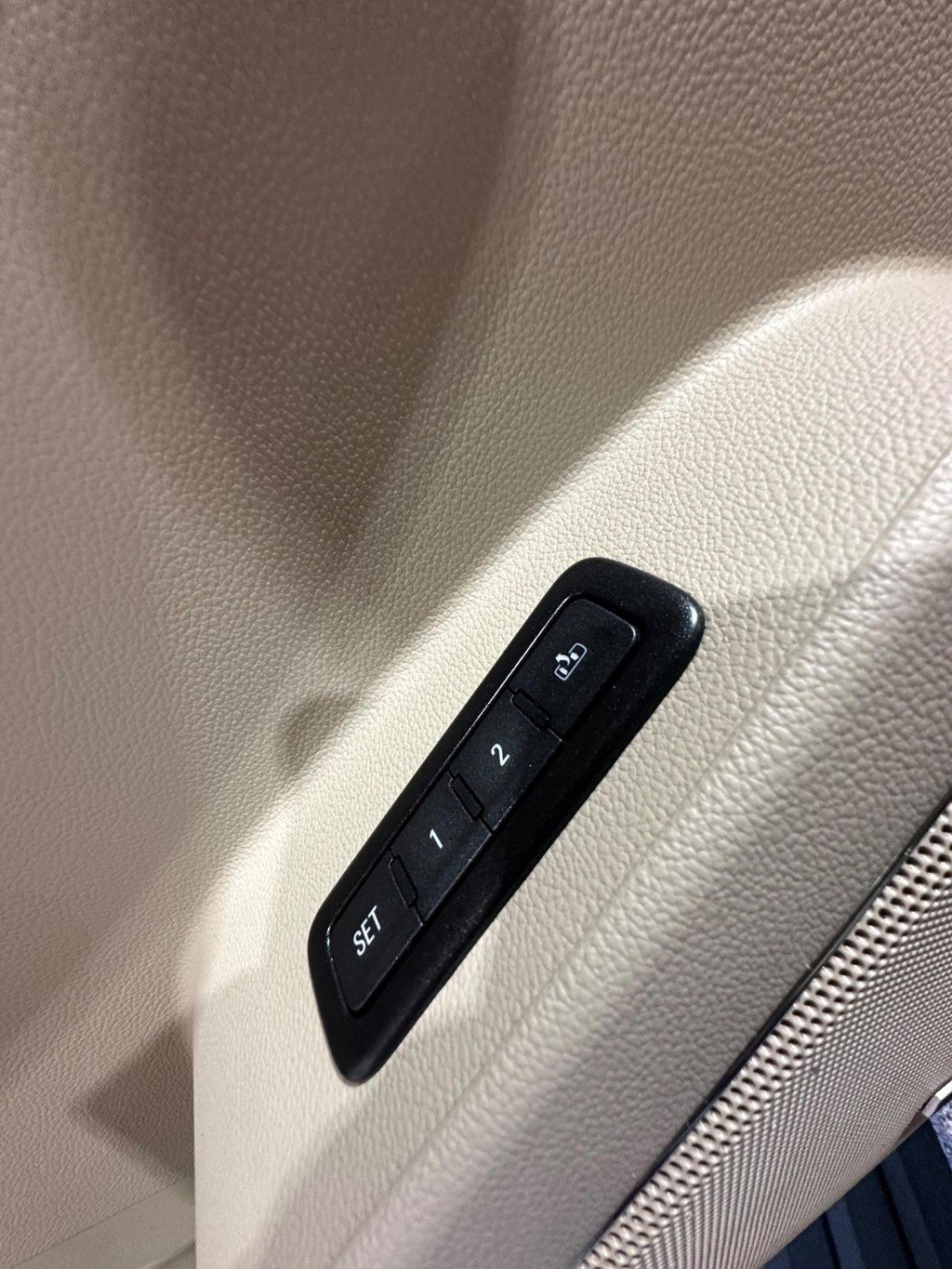 Used 2018 GMC Yukon Denali w/ Denali Ultimate Package image 23