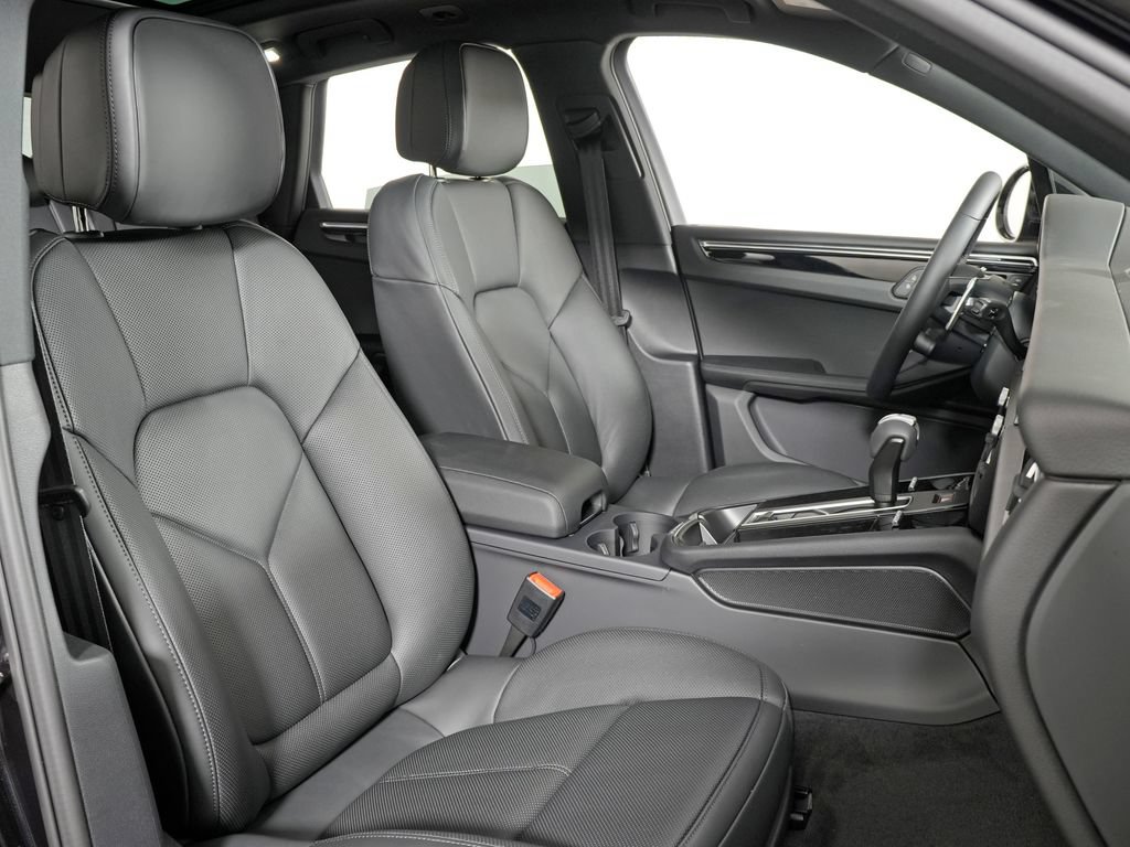 New 2026 Porsche Macan AWD/4WD image 36