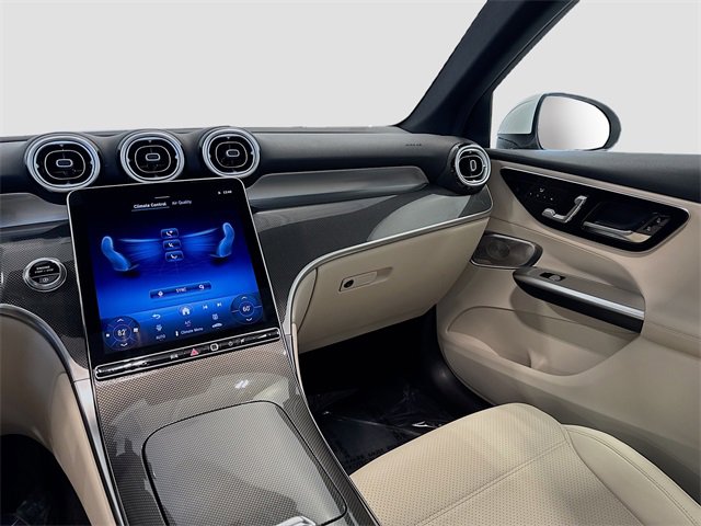 Used 2025 Mercedes-Benz GLC 300 4MATIC image 25