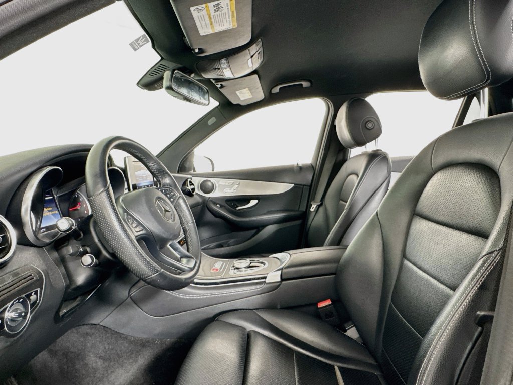 Used 2019 Mercedes-Benz GLC 300 4MATIC image 10