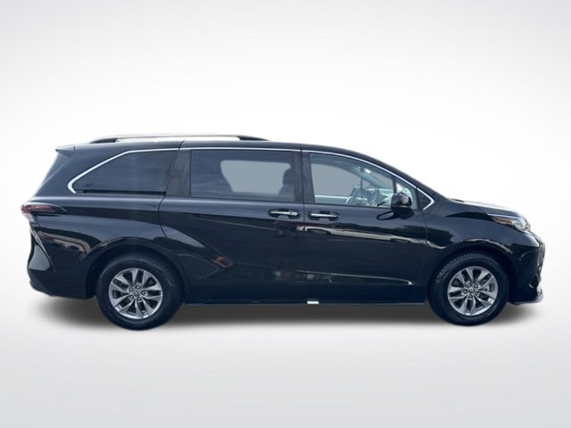 Used 2023 Toyota Sienna XLE FWD image 9