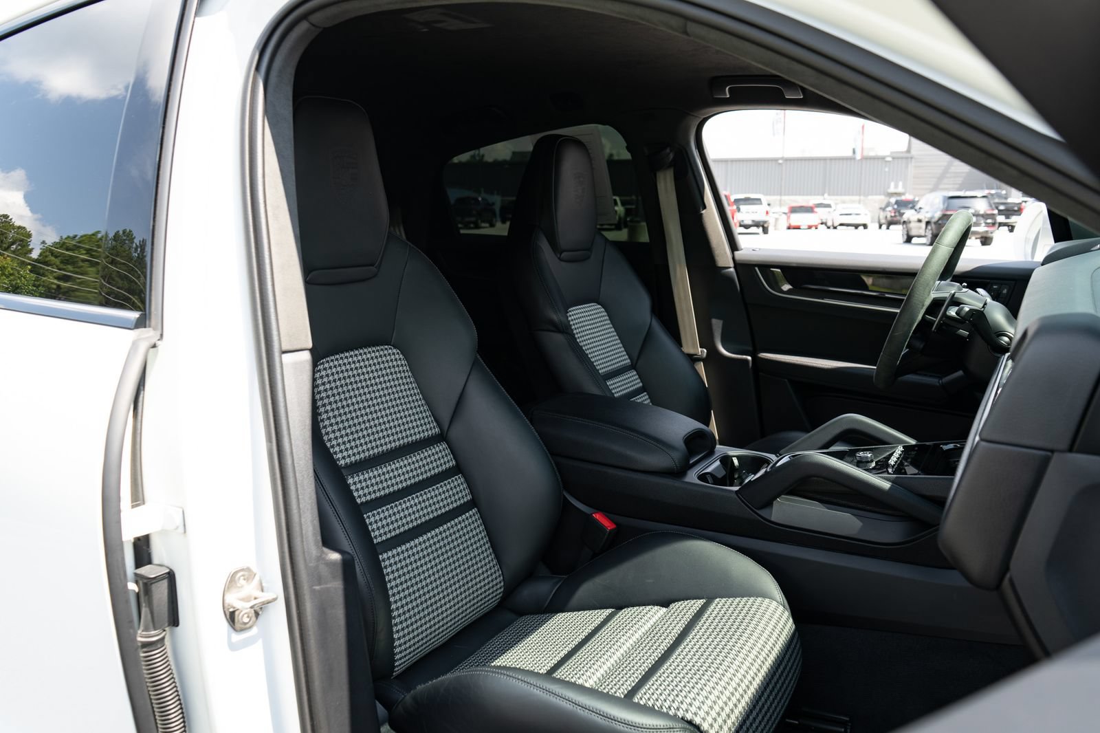 Used 2024 Porsche Cayenne S AWD/4WD image 44