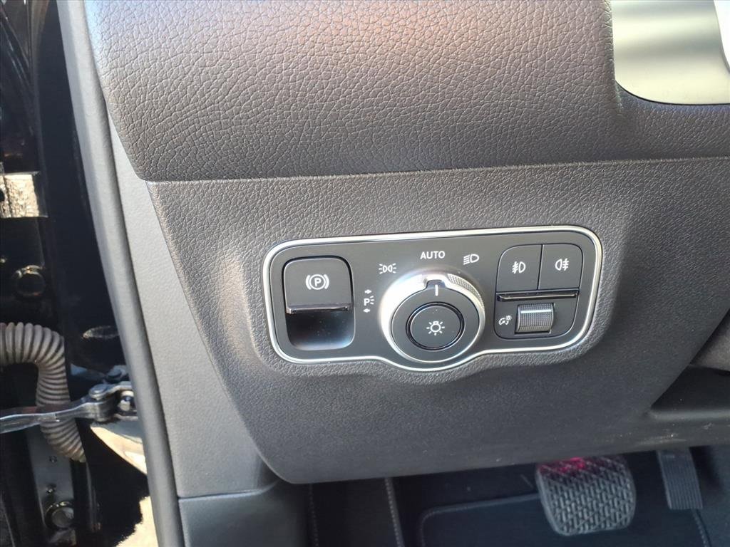 New 2025 Mercedes-Benz GLB 250 4MATIC image 17