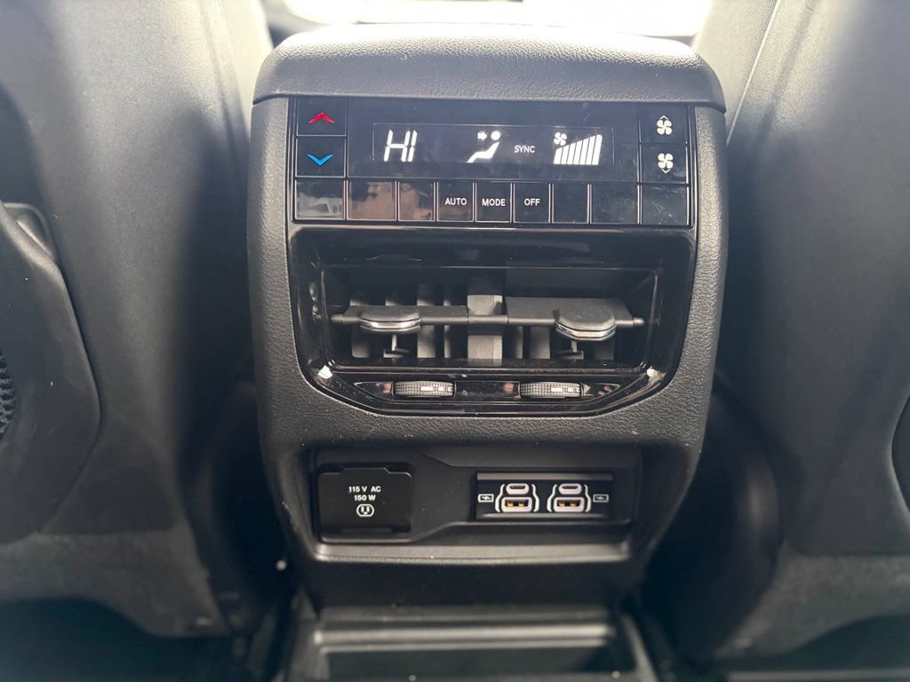 Used 2023 Jeep Grand Cherokee L Altitude AWD/4WD image 18