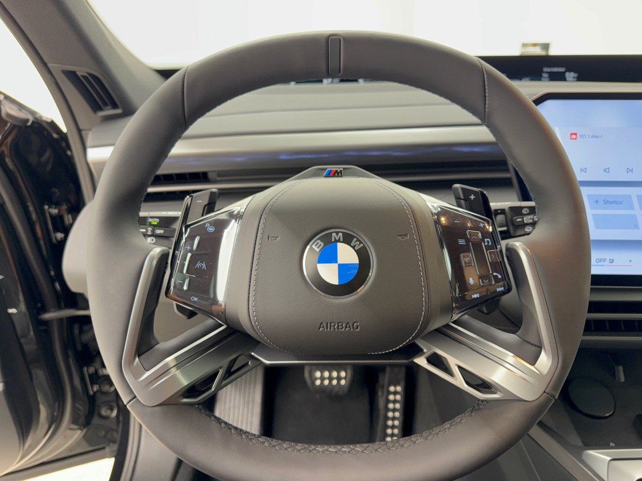New 2027 BMW X5 xDrive40i w/ M Sport Professional Package AWD/4WD image 10