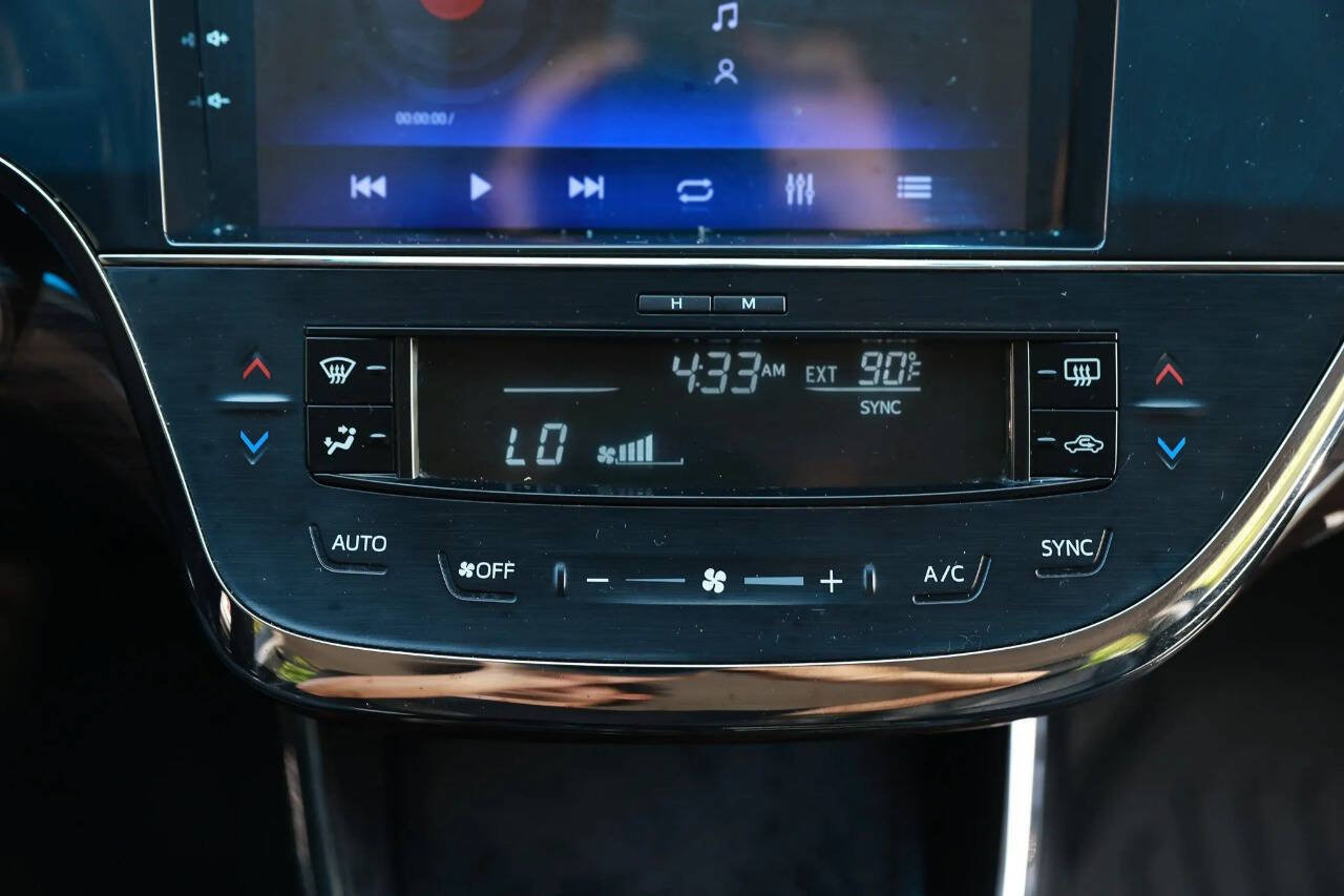 Used 2015 Toyota Avalon XLE FWD image 26
