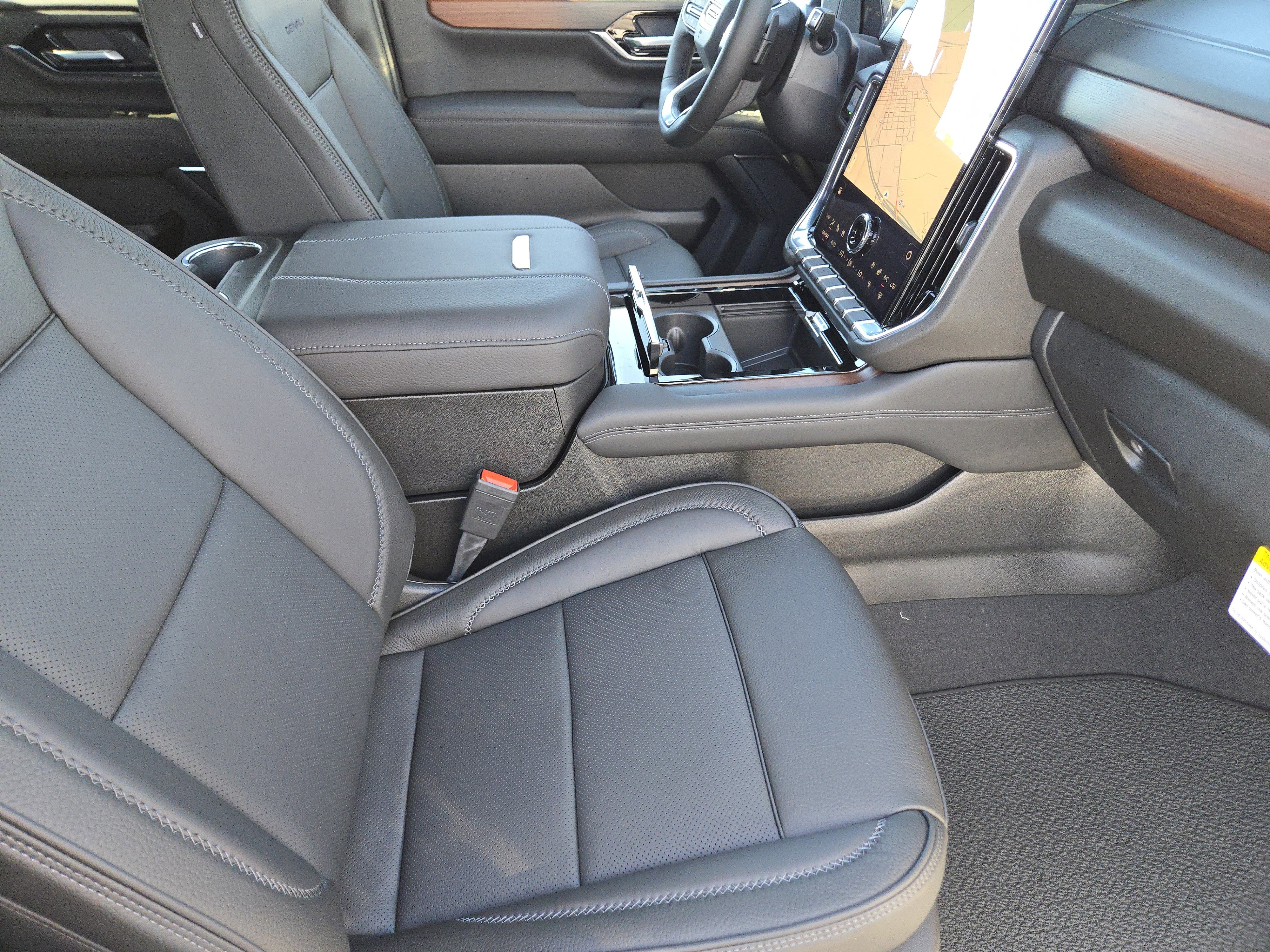 New 2026 GMC Yukon XL Denali w/ Denali Reserve Package image 12