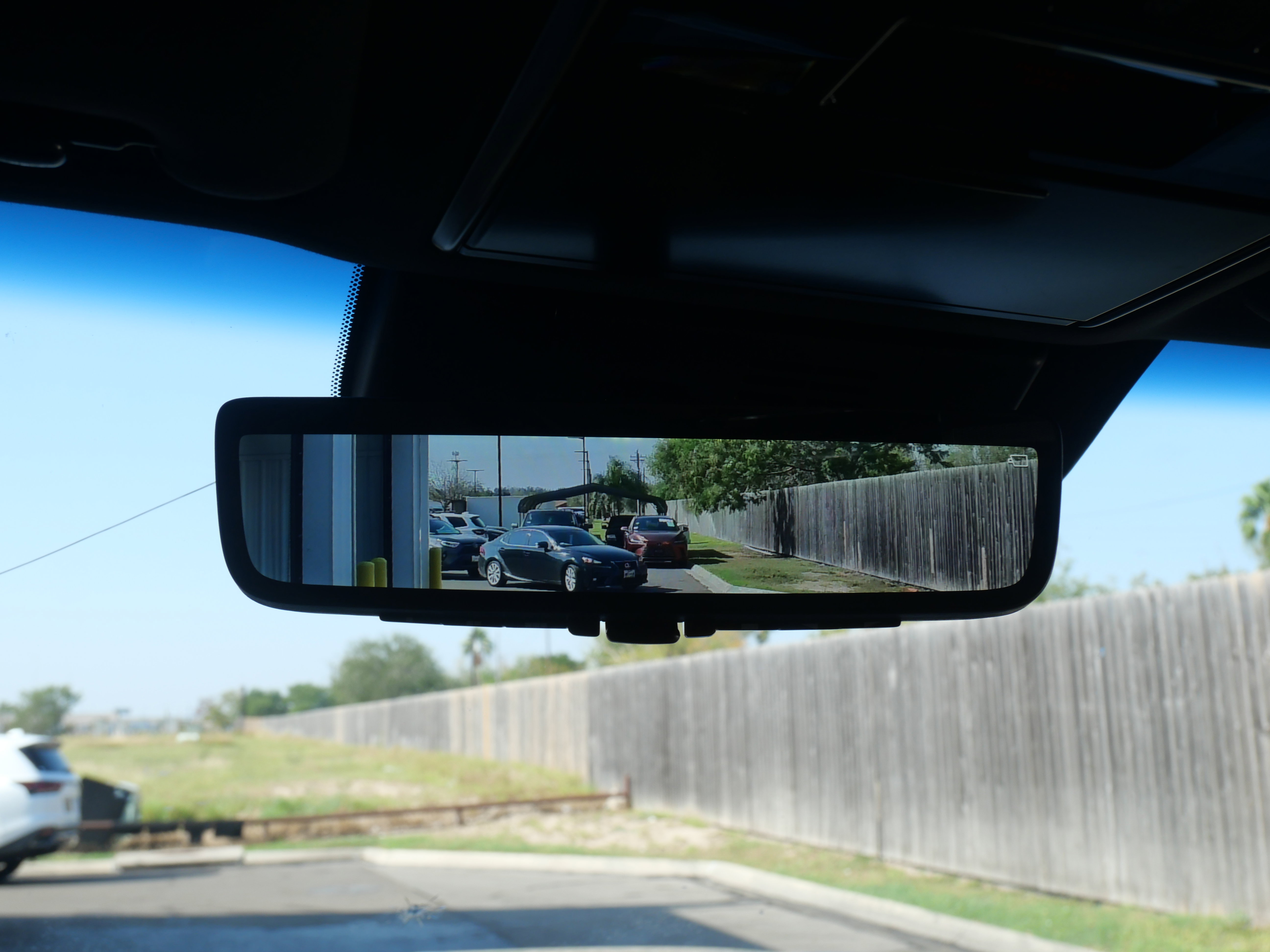 Used 2025 Lexus LX 600 4WD w/ Luxury Package image 16