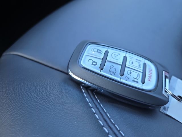 New 2026 Chrysler Pacifica Select w/ S Appearance Package image 27