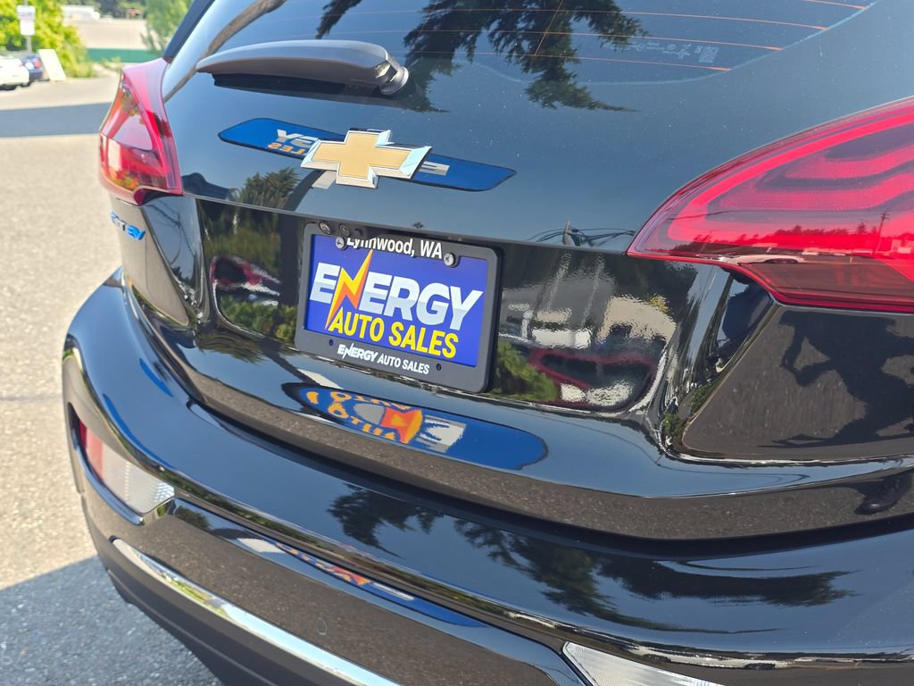 Used 2020 Chevrolet Bolt Premier w/ Infotainment Package FWD image 13