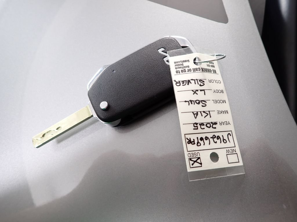 Used 2025 Kia Soul LX w/ LX Technology Package FWD image 40