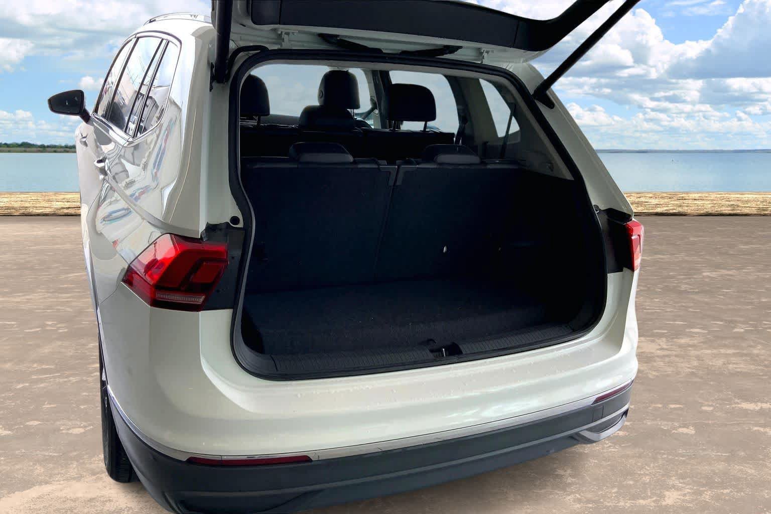 Used 2024 Volkswagen Tiguan SE FWD image 18