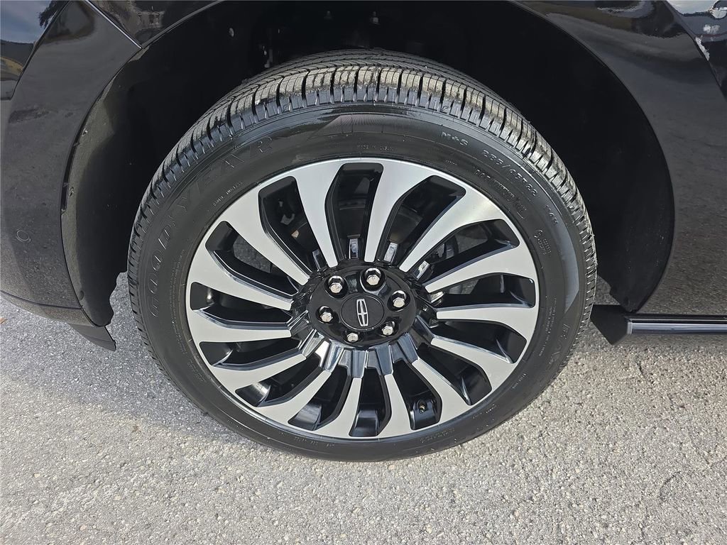 Used 2023 Lincoln Navigator Black Label image 8