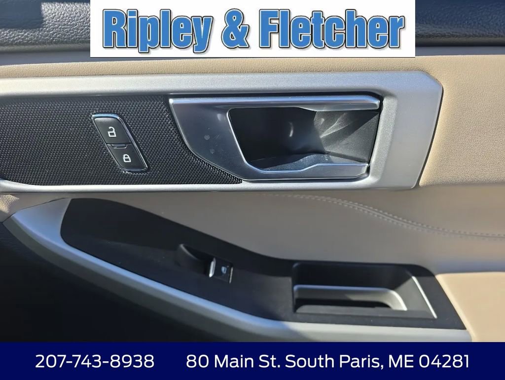 Used 2021 Ford Explorer XLT w/ Equipment Group 202A AWD/4WD image 11