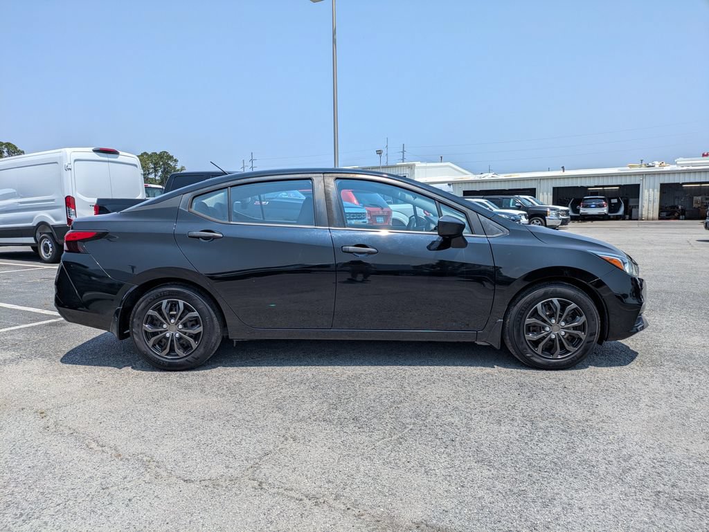 Used 2020 Nissan Versa S FWD video 3