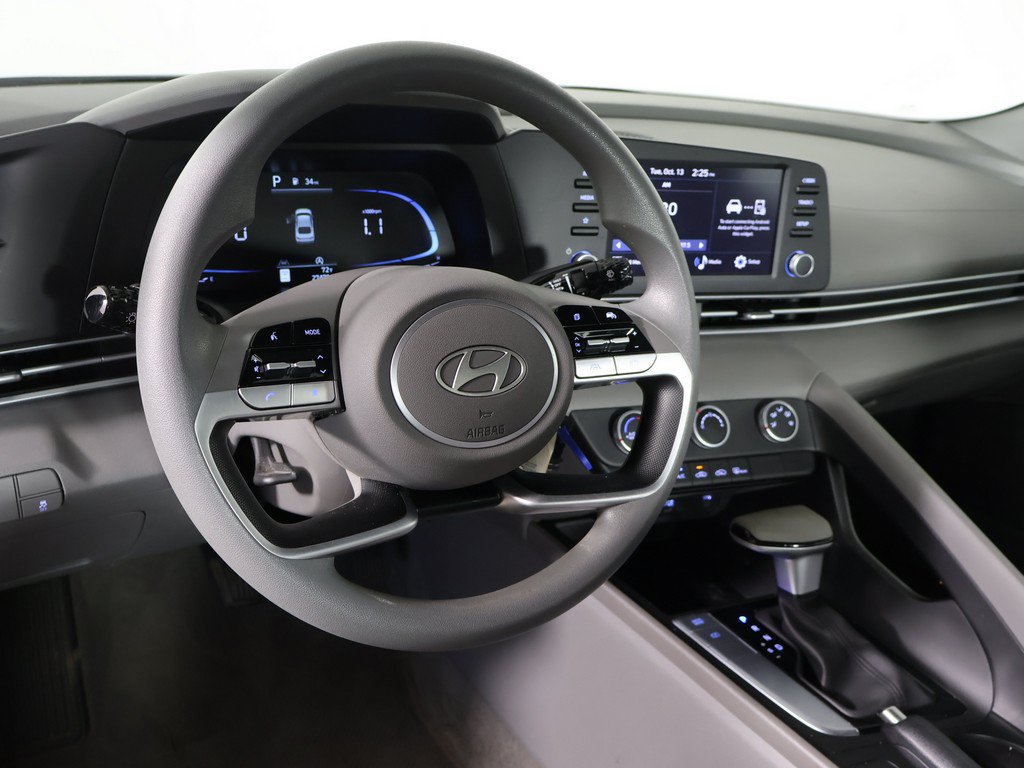 Certified 2025 Hyundai Elantra SE FWD image 23