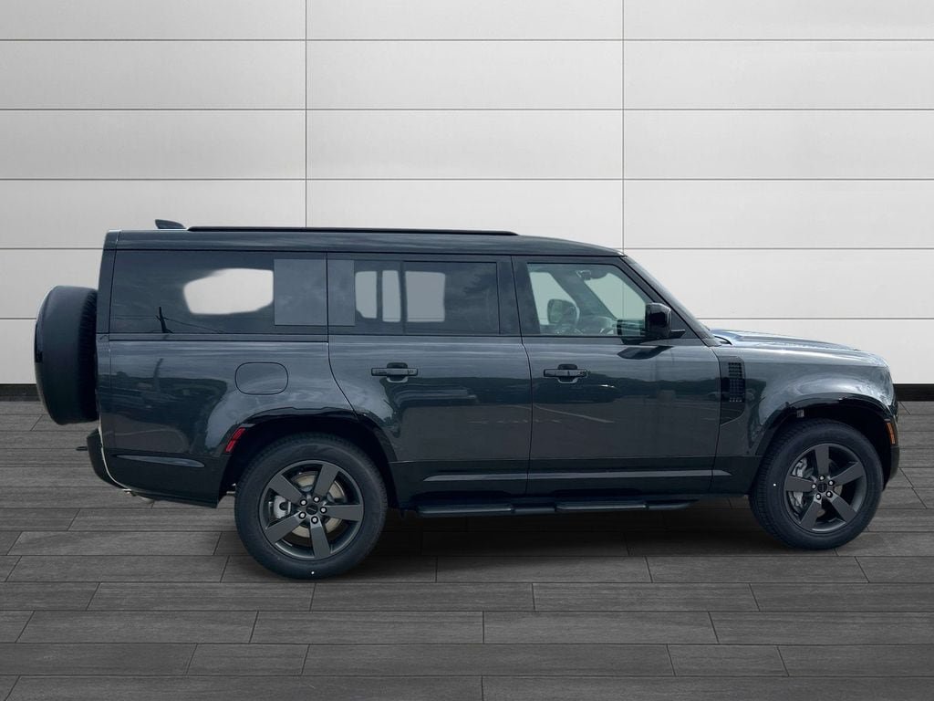 New 2026 Land Rover Defender 130 X-Dynamic SE AWD/4WD image 6