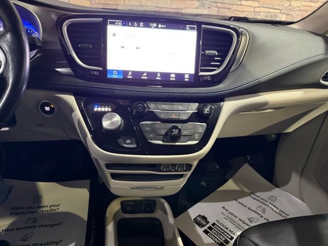 Used 2021 Chrysler Pacifica Touring-L image 20