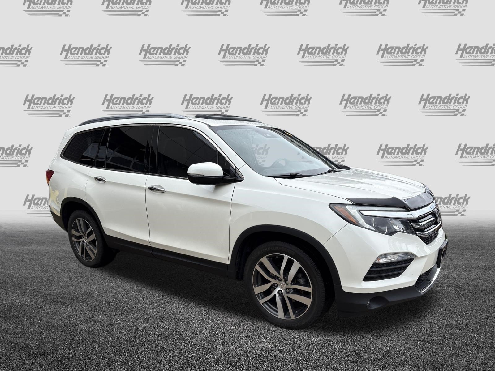 Used 2017 Honda Pilot Elite image 2