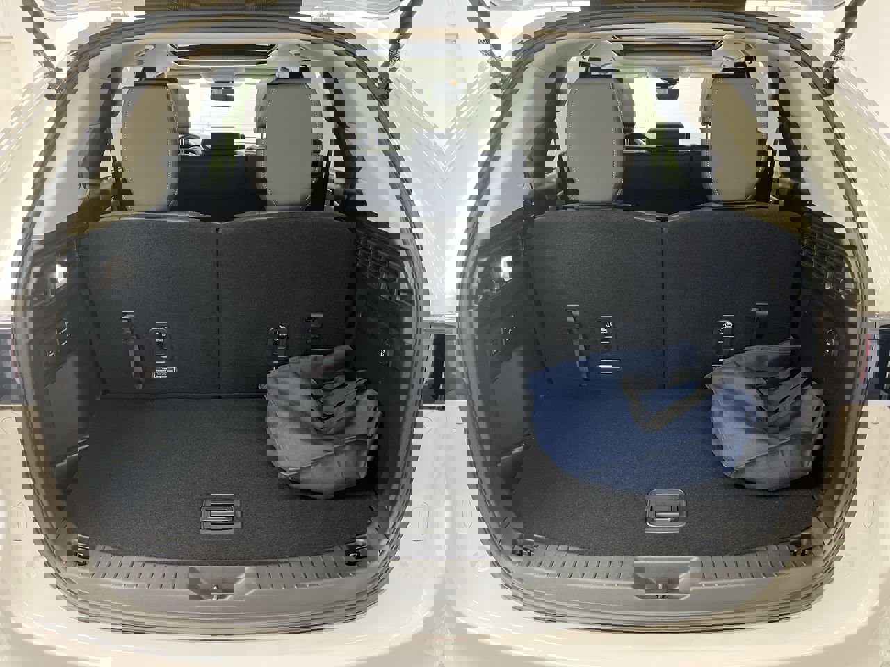 Certified 2025 MAZDA CX-90 Plug-In Hybrid w/Premium Sport image 33