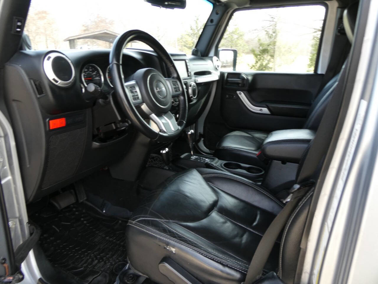 Used 2014 Jeep Wrangler Unlimited Rubicon w/ Dual Top Group image 9