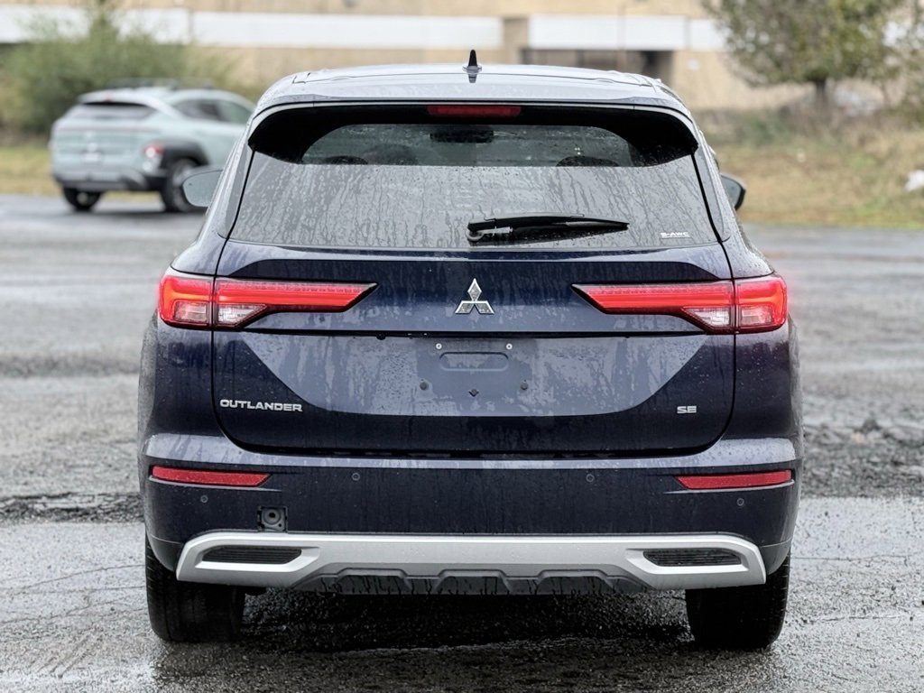 Used 2024 Mitsubishi Outlander SE image 6
