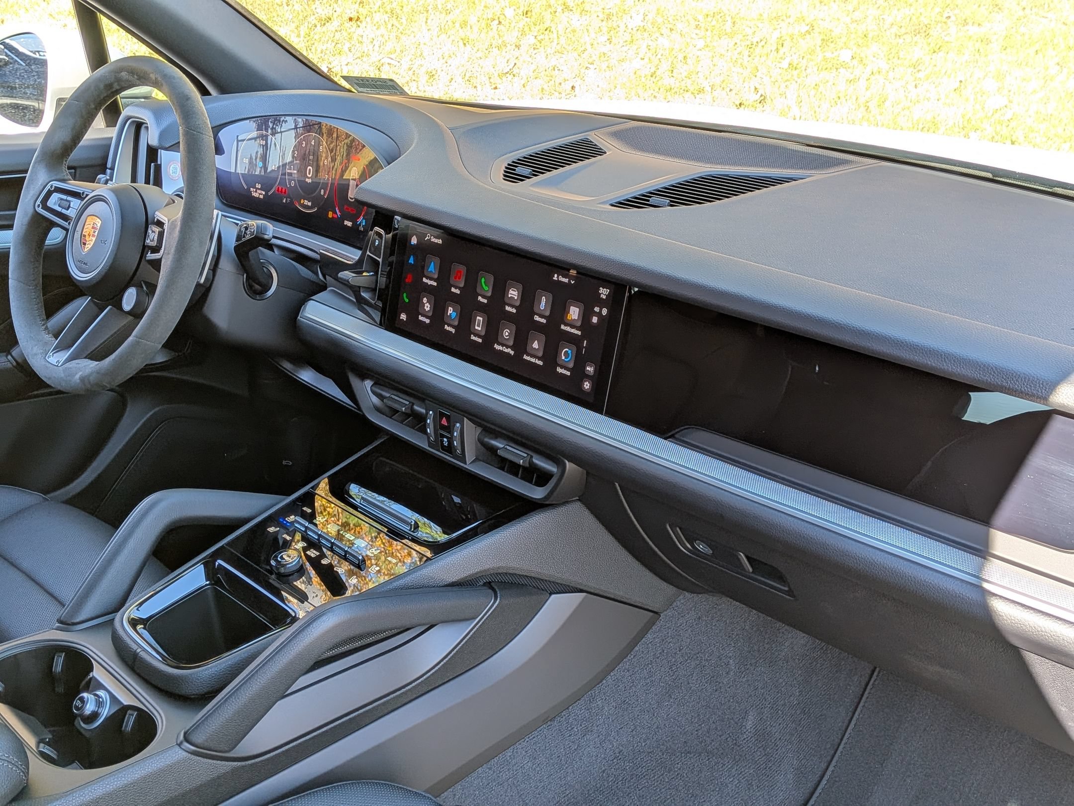 Certified 2025 Porsche Cayenne AWD/4WD image 32