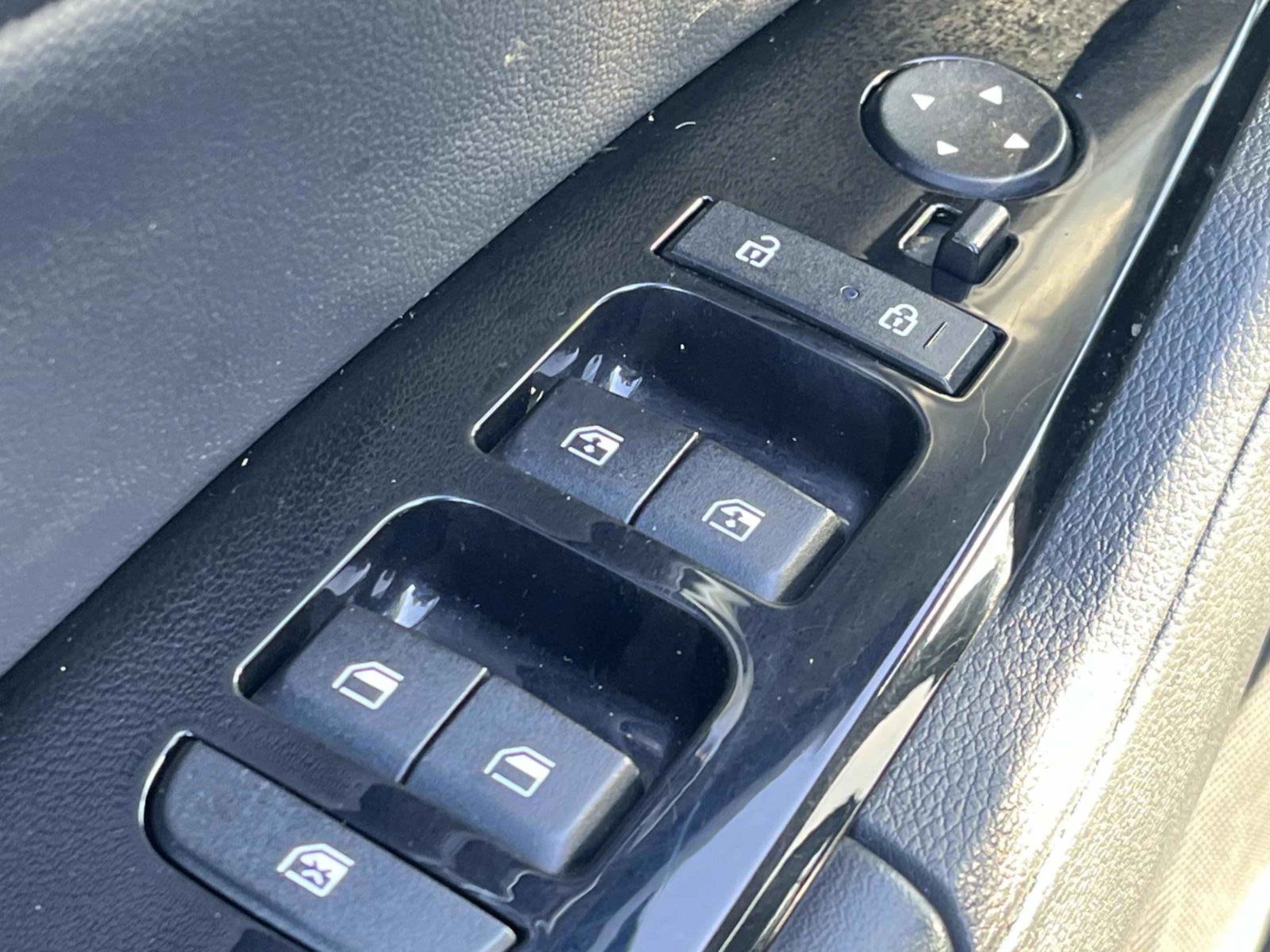 Used 2023 Kia Sportage EX image 29