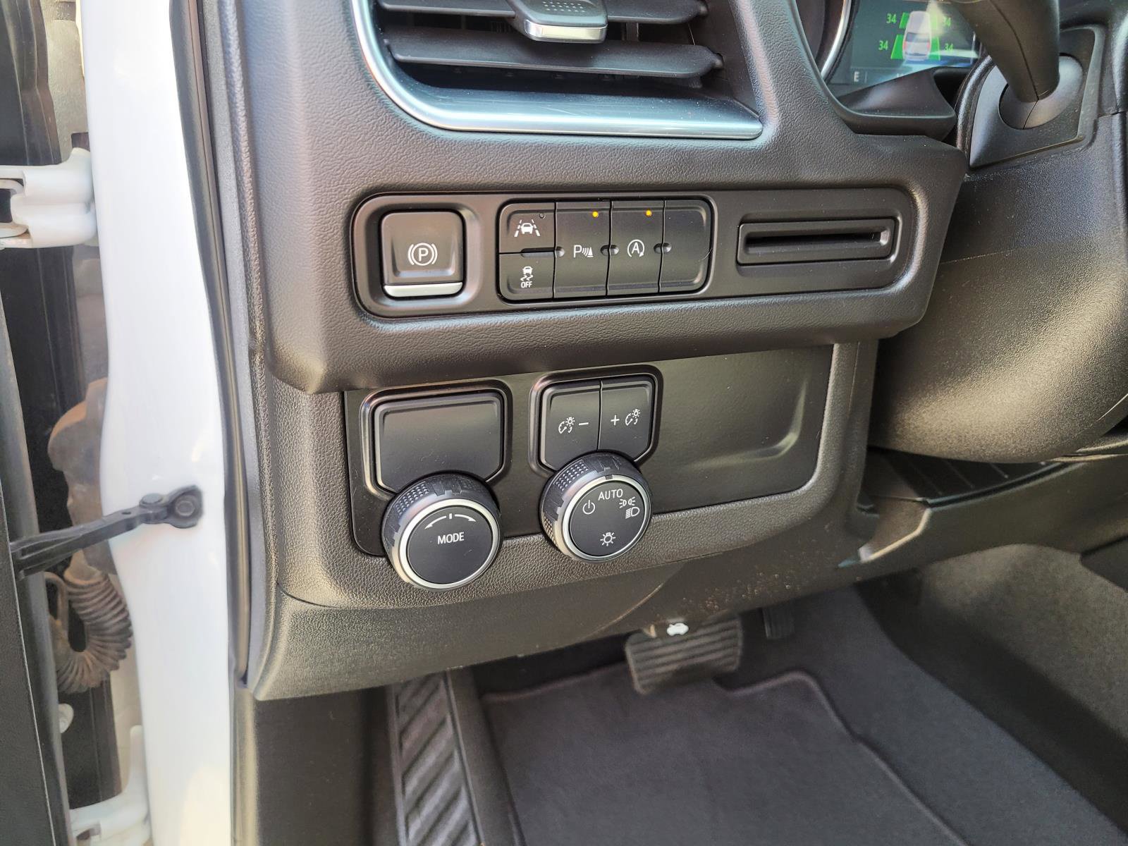 Used 2023 Chevrolet Suburban LS RWD image 21