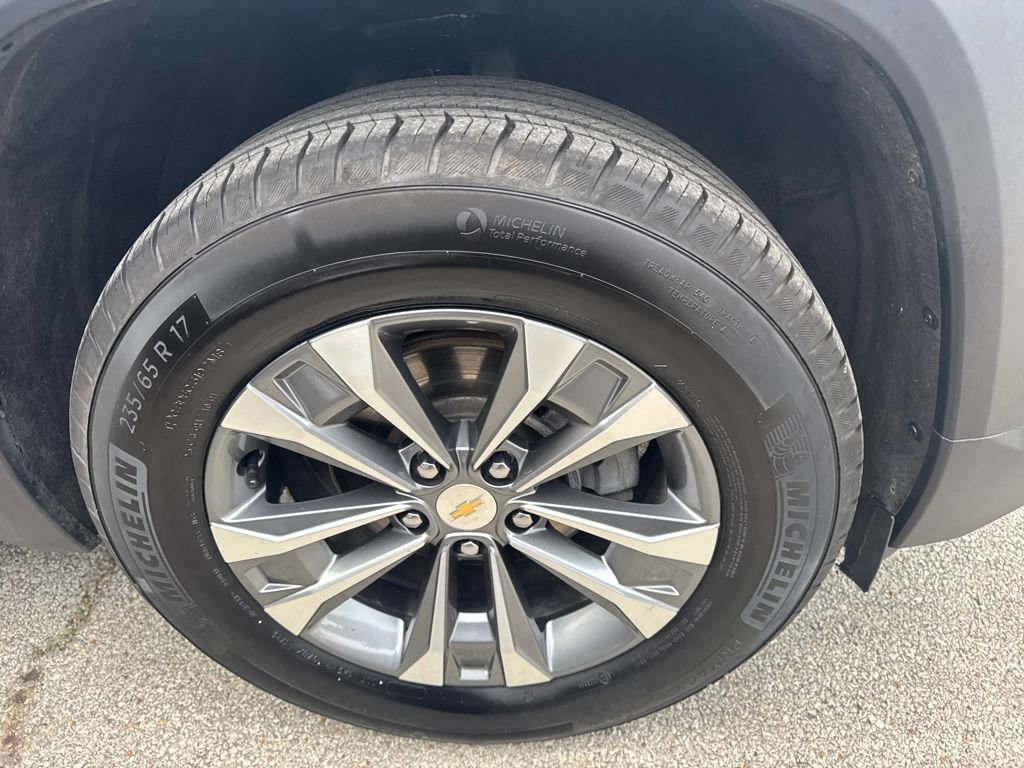 Used 2025 Chevrolet Equinox LT w/ Convenience Package II image 17