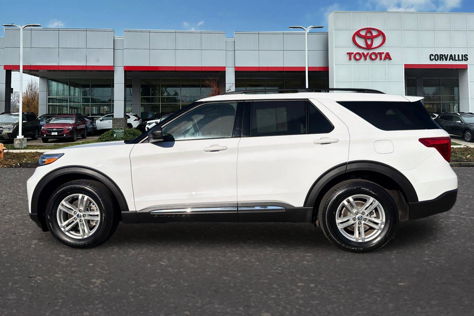 Used 2024 Ford Explorer XLT w/ Equipment Group 202A image 7