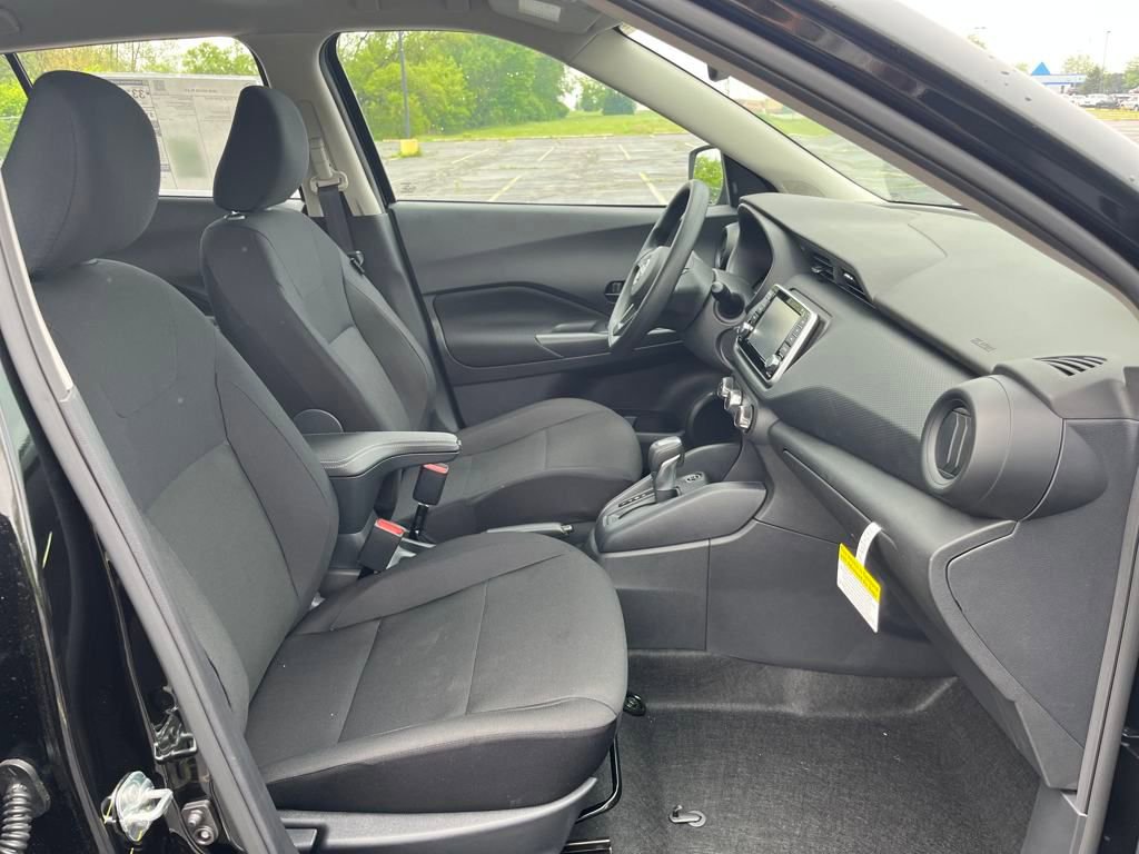 New 2025 Nissan Kicks Play S image 15